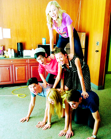 File:Degrassi cast photo spam - 14.png