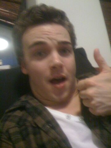 File:Daniel clark thumb up.jpg
