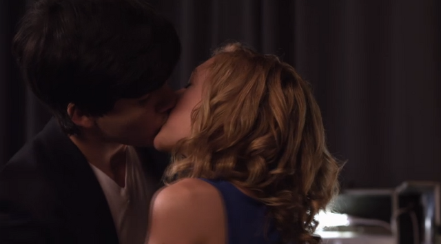 File:Zayakiss2.png