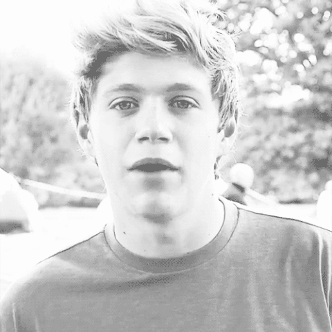 File:NiallKiss.gif