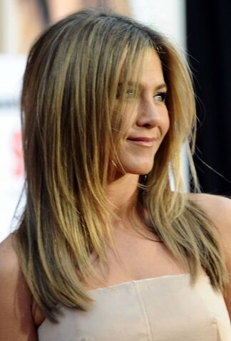 File:Taglio-lungo-scalato-jennifer-aniston.jpg