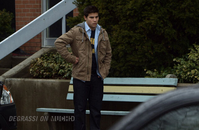 File:Degrassi-lookbook-1105-drew.jpg