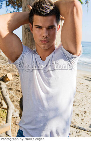 File:Taylor-lautner-hot-rolling-stone-photos.jpg
