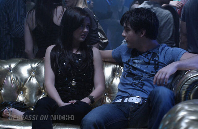 File:Degrassi-lookbook-1110-anya02.jpg
