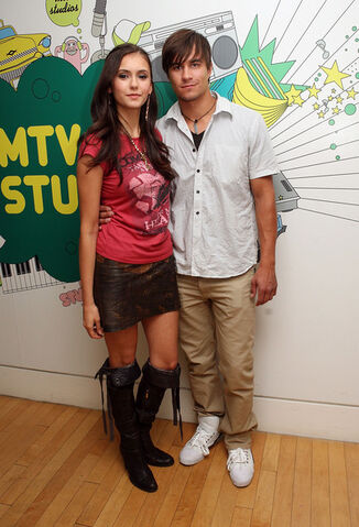 File:MTV+TRL+Present+Jonas+Brothers+Cast+American+wB2uILyXiEYl.jpg