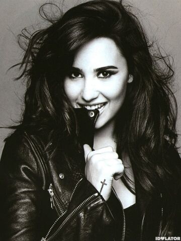 File:IDOLATOR-demi-lovato.jpg