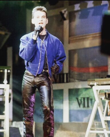 File:Dave Gahan 1986-01.jpg