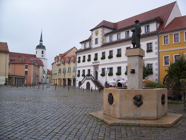 Datei:Marktplatz-Hoyerswerda.jpg