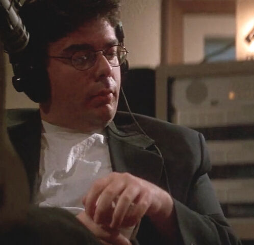 File:DH3- Elvis Duran as himself.jpg
