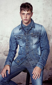 SS15-ESSENTIAL-SLEENKER-0664G