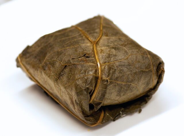 File:Sticky rice, wrapped.jpg
