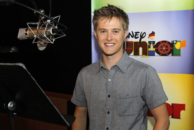 File:Lucas Grabeel.jpg