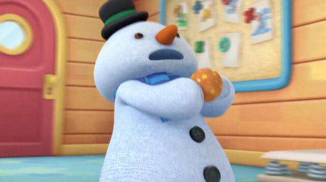 File:Chilly holding findo's ball.jpg