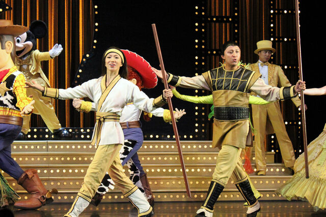 File:Shang at Golden Mickeys.jpg