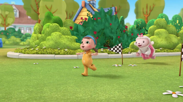 File:Tessie runs through the finish line.jpg