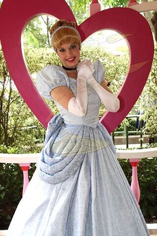 File:Cinderella HKDL.jpg