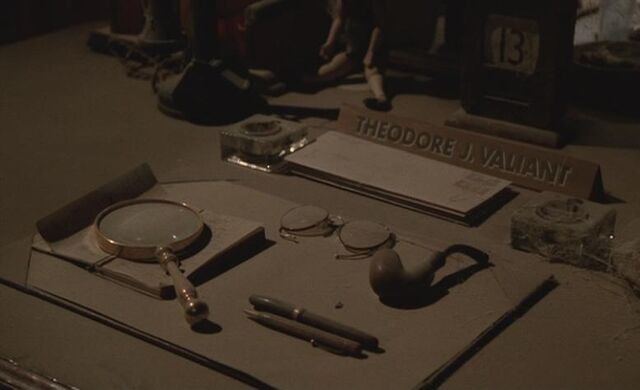 File:Theodore Valiant's Desk.jpg