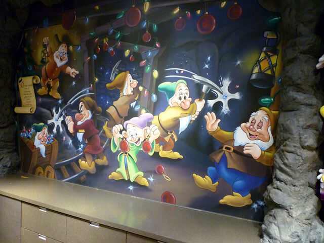 File:2012xmasdwrfsmural1.jpg