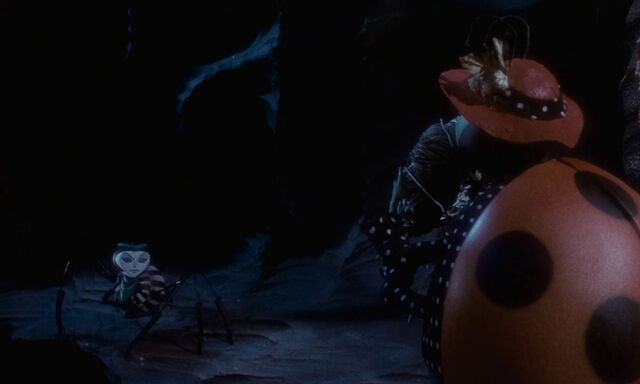 File:James-giant-peach-disneyscreencaps.com-3807.jpg