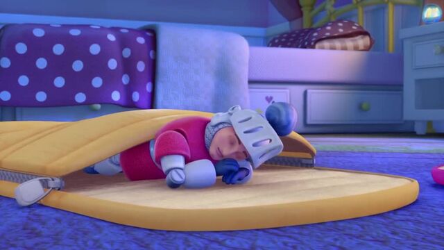 File:Doc-McStuffins-Season-1-Episode-13-Dark-Knight--Hallie-Gets-an-Earful.jpg