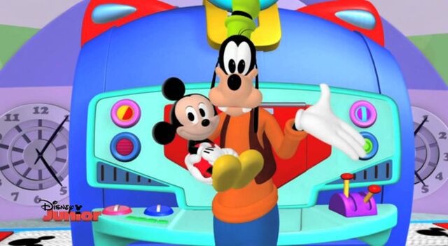 File:Goofy babysitting baby mickey.jpg