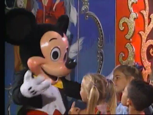 File:MickeyinLet'sGototheCircus.jpg