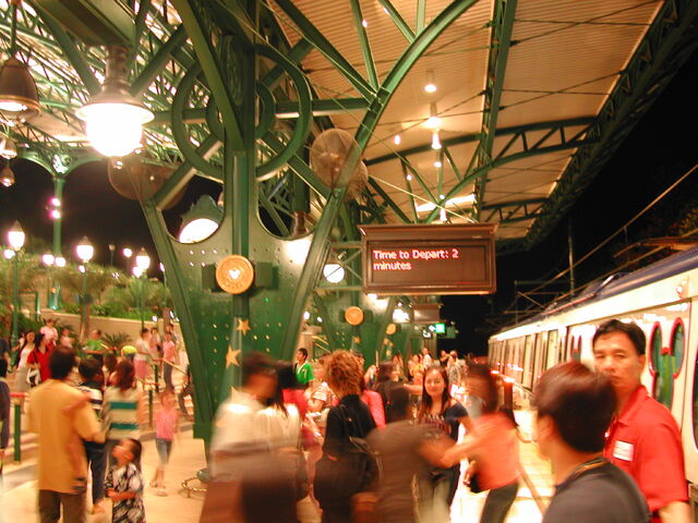File:HKMTRDisneyresortstation3.jpg