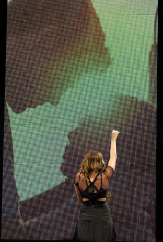 File:WhenILookatYouPerformance.jpg