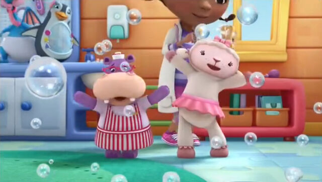 File:Lambie and hallie singing.jpg