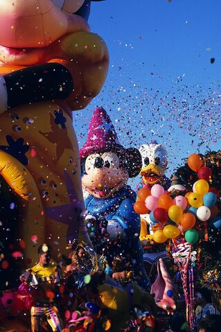 File:Disney-Parade-Pary-Gras-2.jpg