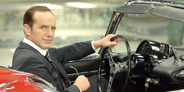 File:CoulsonLola-AOS.jpg