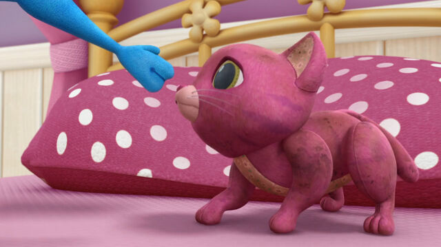 File:Whispers sees stuffy's hand.jpg