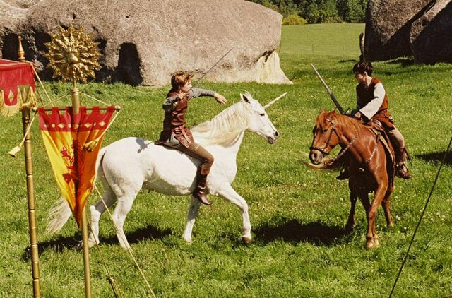 File:Edmundpetercamphorse.jpg