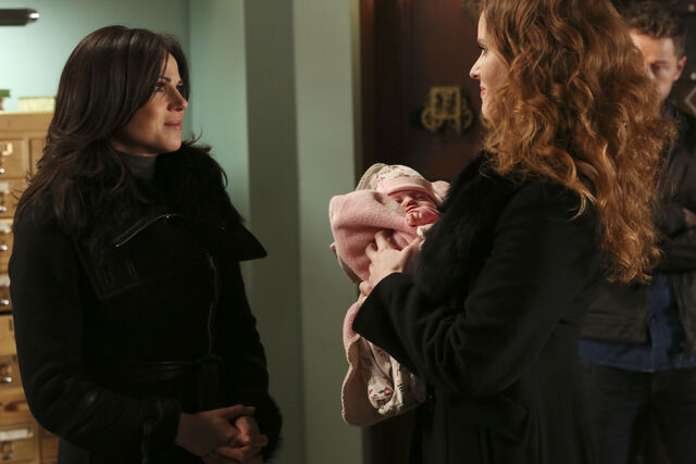File:OUAT S5 20 21.jpg