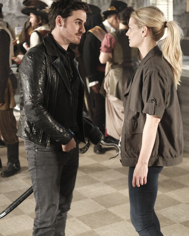 File:Once Upon a Time - 6x02 - A Bitter Draught - Photography - Emma and Hook.jpg