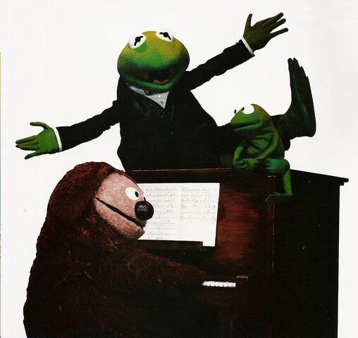 File:Rowlf full body.jpg
