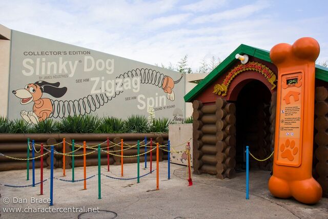 File:Slinky Dog Zigzag Spin.jpg