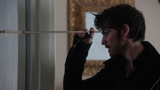 File:Once Upon a Time - 5x10 - Broken Heart - Hook Catches Bow.jpg