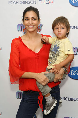 File:Myzos+Presents+Official+Launch+New+Disney+6iWXLBXwlUal.jpg