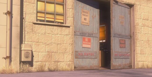 File:Doc Hudson's Garage.jpg
