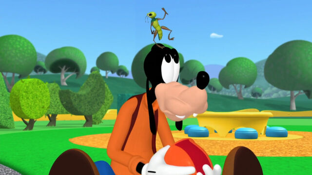 File:Wilbur on goofy's head.jpg