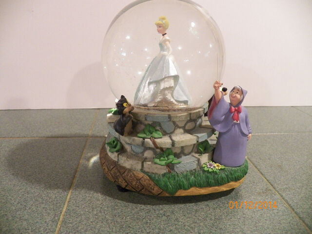 File:Cinderella Disney snow globe.jpg