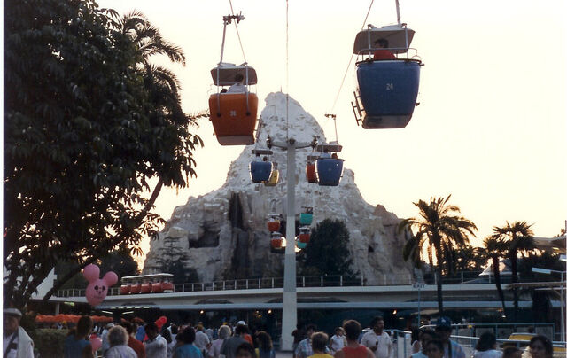 File:Skyway Buckets at Disneyland.jpg
