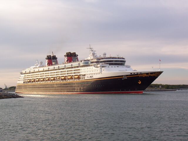 File:DisneyMagicdepartsCanaveral.jpg