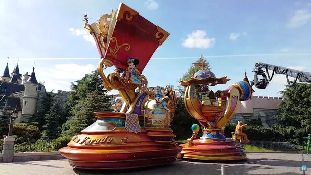 File:Disney Stars on Parade.jpg