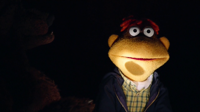 File:TheMuppets-S01E07-ScooterFlashlight.png