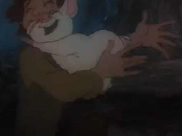 File:Hen Wen hug.png