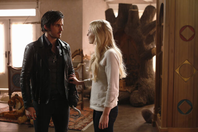File:OUAT S5 15 34.jpg