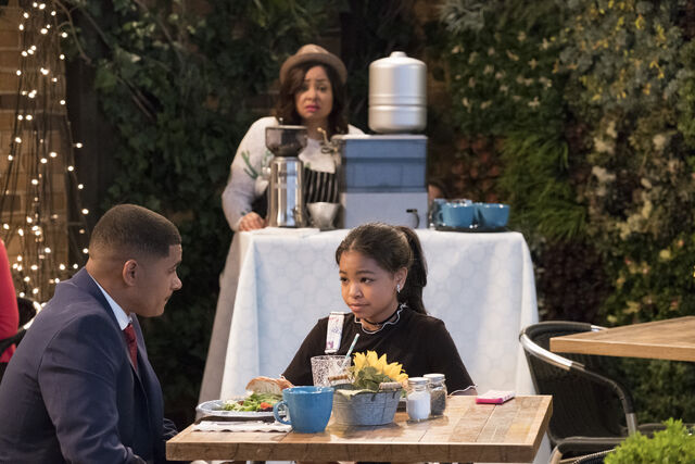 File:Raven's Home - 1x02 - Big Troube in Little Apartment - Devon and Nia.jpg
