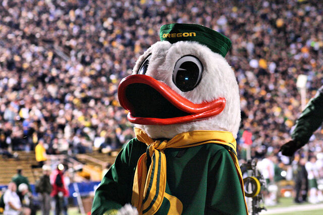File:Oregon Duck Mascot 2.jpg